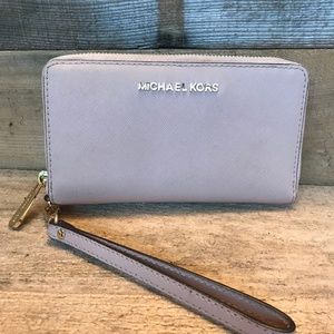 Michael Kors  Large WRISTLET Flat Phone Case